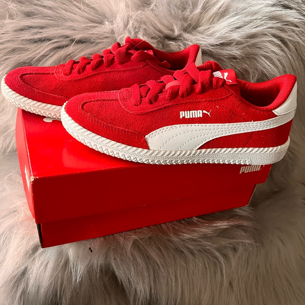 BRAND NEW Kids classic suede PUMA red&white sneakers sz3